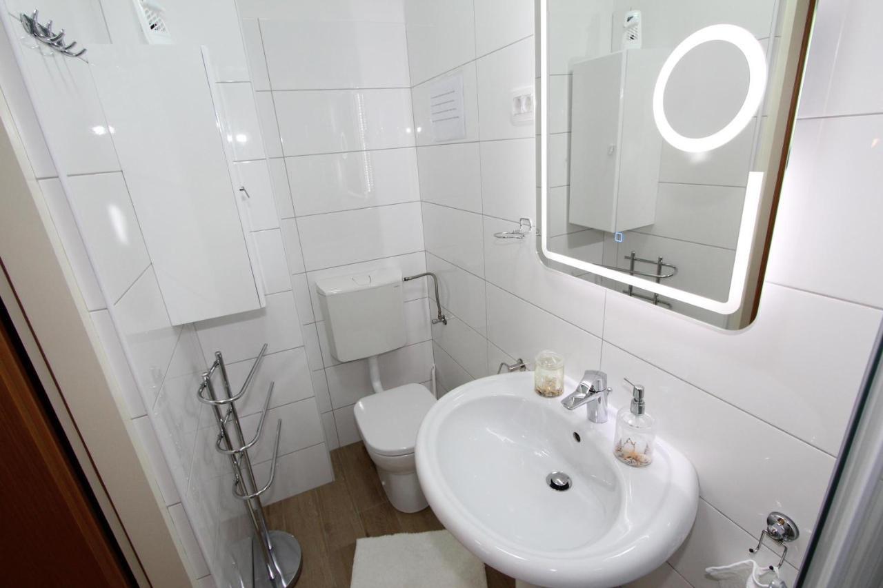 Room Roma Ровин Екстериор снимка
